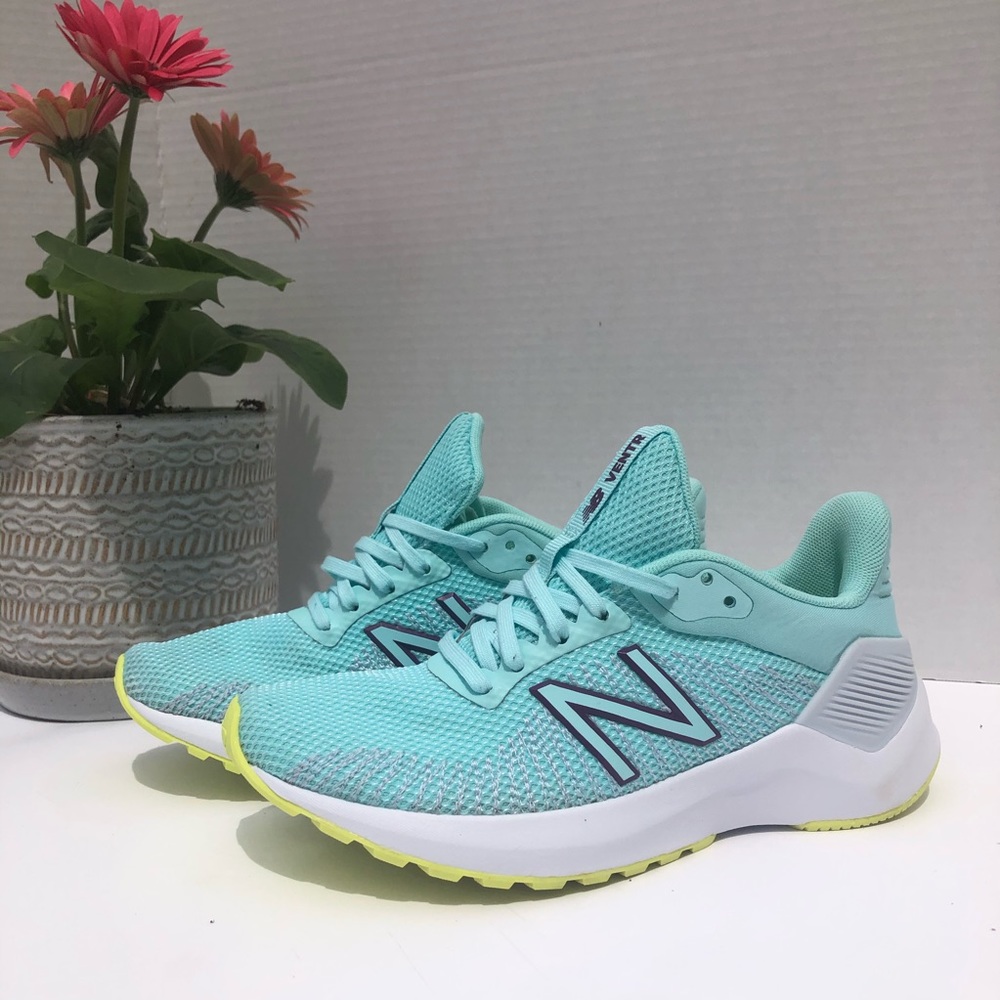 New Balance Women’s Ventr V1 Running Shoes, size 5